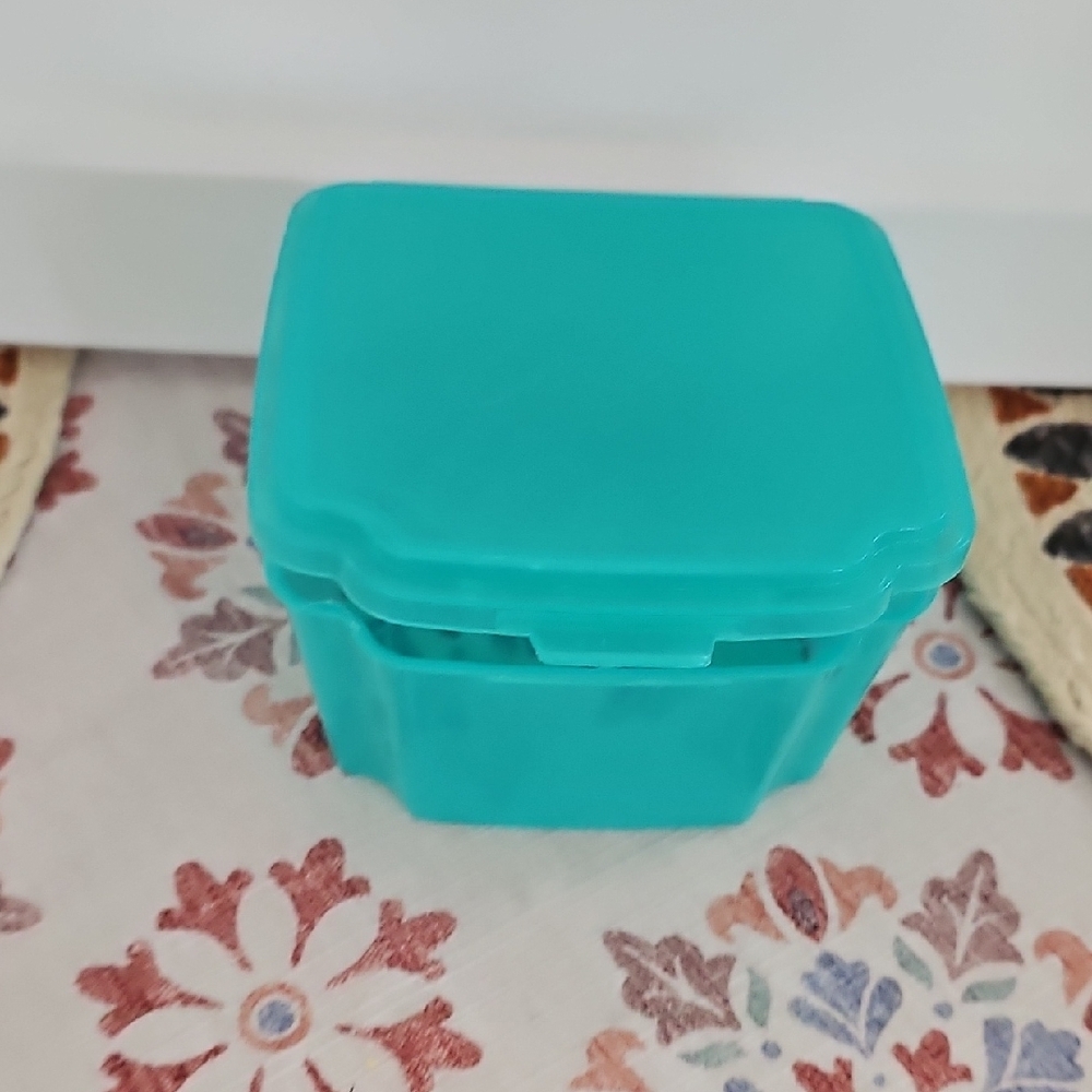 Kraft Singles Storage Container with Snap Lid - Picture 3 of 3